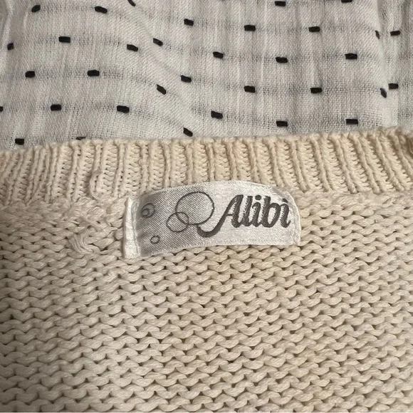 Elegant Floral Knit Cardigan - Cream, Blue, and Pink - Picture 5 of 7